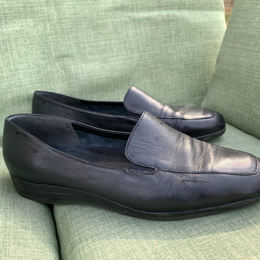 Easy Spirit Women's size 10B Black Flexible Slide On Comfort Loafer Shoes